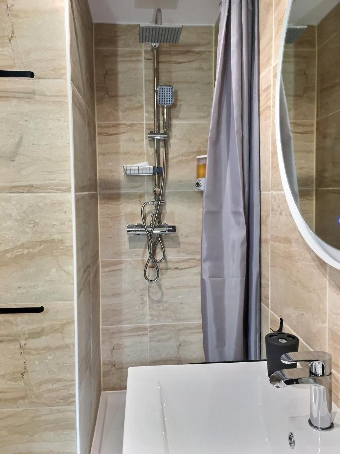 איסטרס Bleu Lavande - Coquet Appartement Ambiance Village מראה חיצוני תמונה